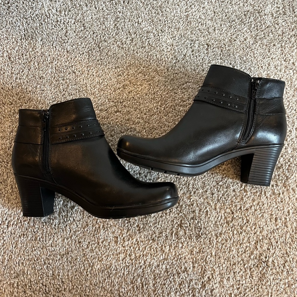 Clark’s Elegant Black Ankle Boots